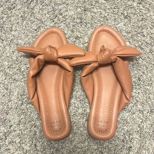 Adley bow flip flop sandals